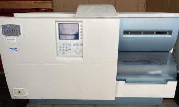 Biomérieux-Vitek 2-LC&S-used-laboratory-equipment-01
