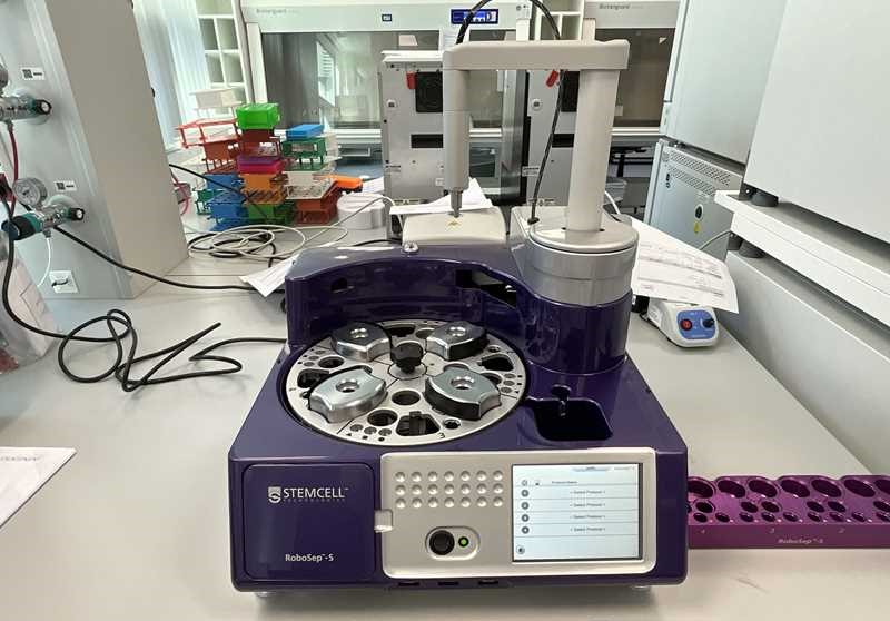 STEMCELL-ROBOSEP S-cell-separation-used-LC&S